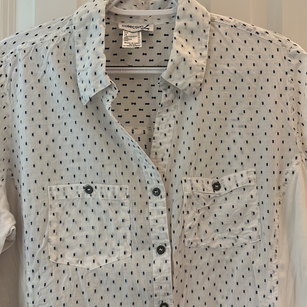 NWOT Collection L Button Top - Picture 4 of 10